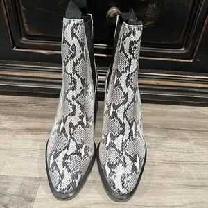 tony bianco Hampton Bootie size 10